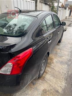 نيسان فيرسا